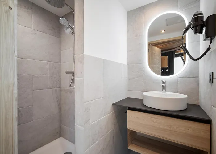 Aparthotel Quartz 4*