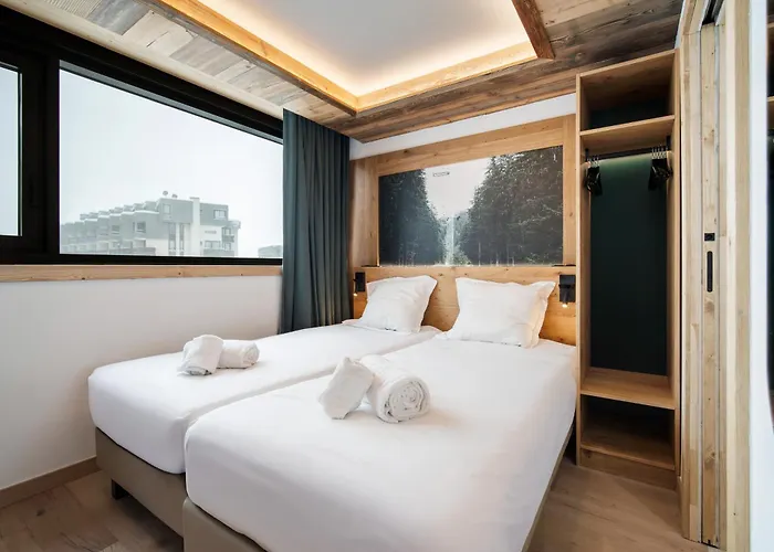 Quartz Aparthotel 4*
