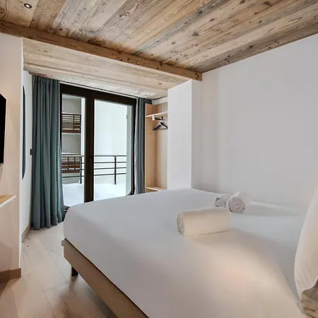 Aparthotel Quartz *
