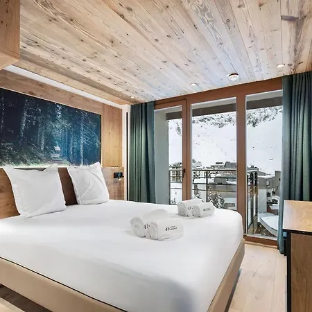 Quartz Aparthotel *