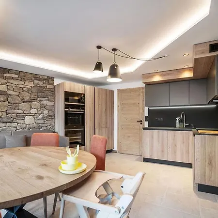 Quartz Aparthotel *