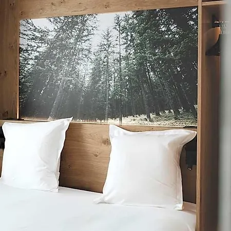 Quartz Aparthotel 4*