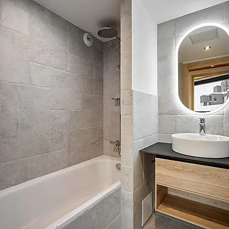 Aparthotel Quartz 4*